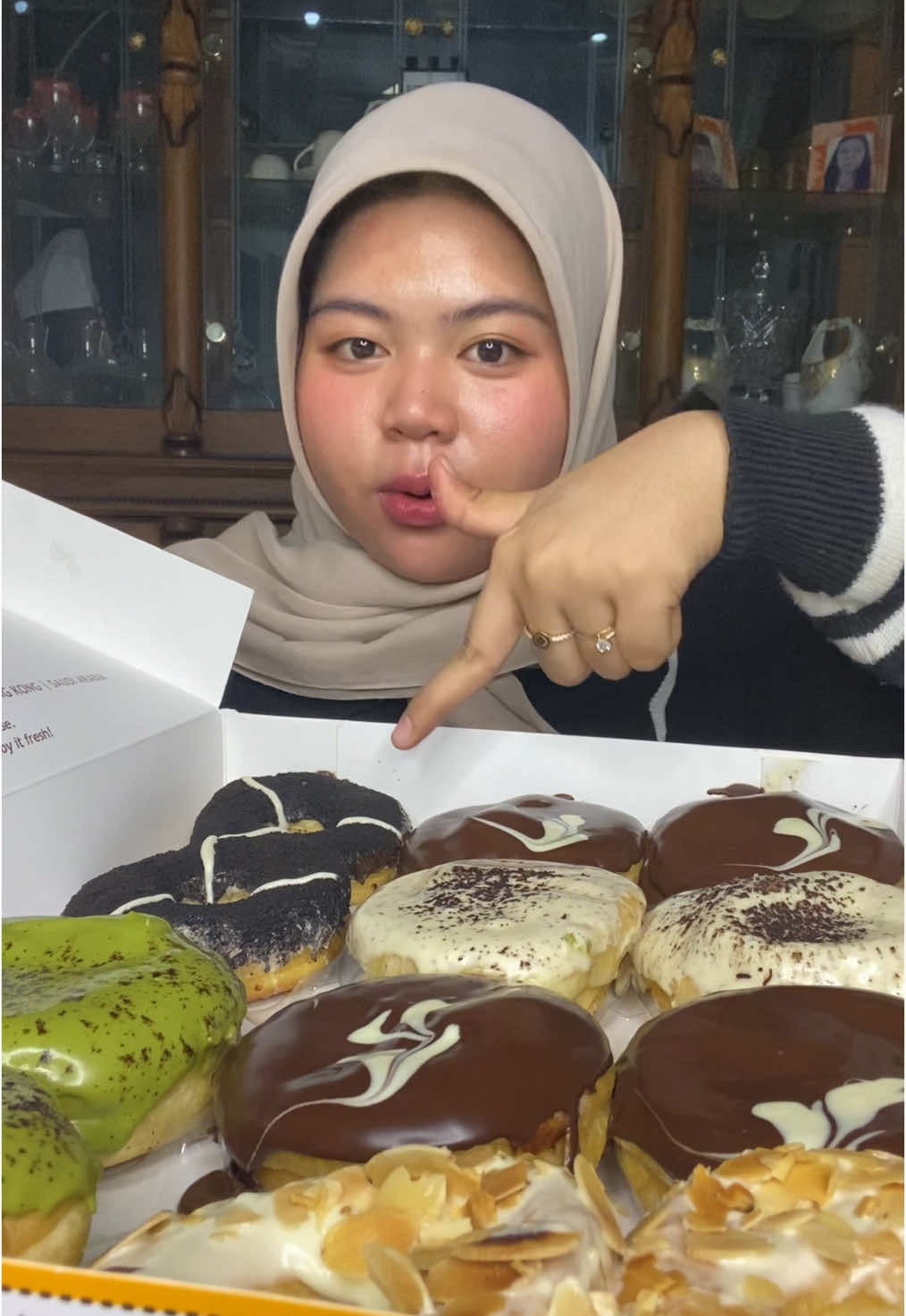 Mukbang Donat J.Co favorit! promo Donat JCo! Viral #Mukbang #Donat #viral #donatjco #viralvideo #makan #eat #food #promo #tiktok #fyp #fypage #fyptiktok 