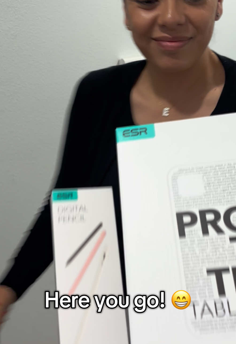 She loved it! @ESR US #esr #ipad16case #ipad10case #esrgeodigitalpencil #esripadpencil 