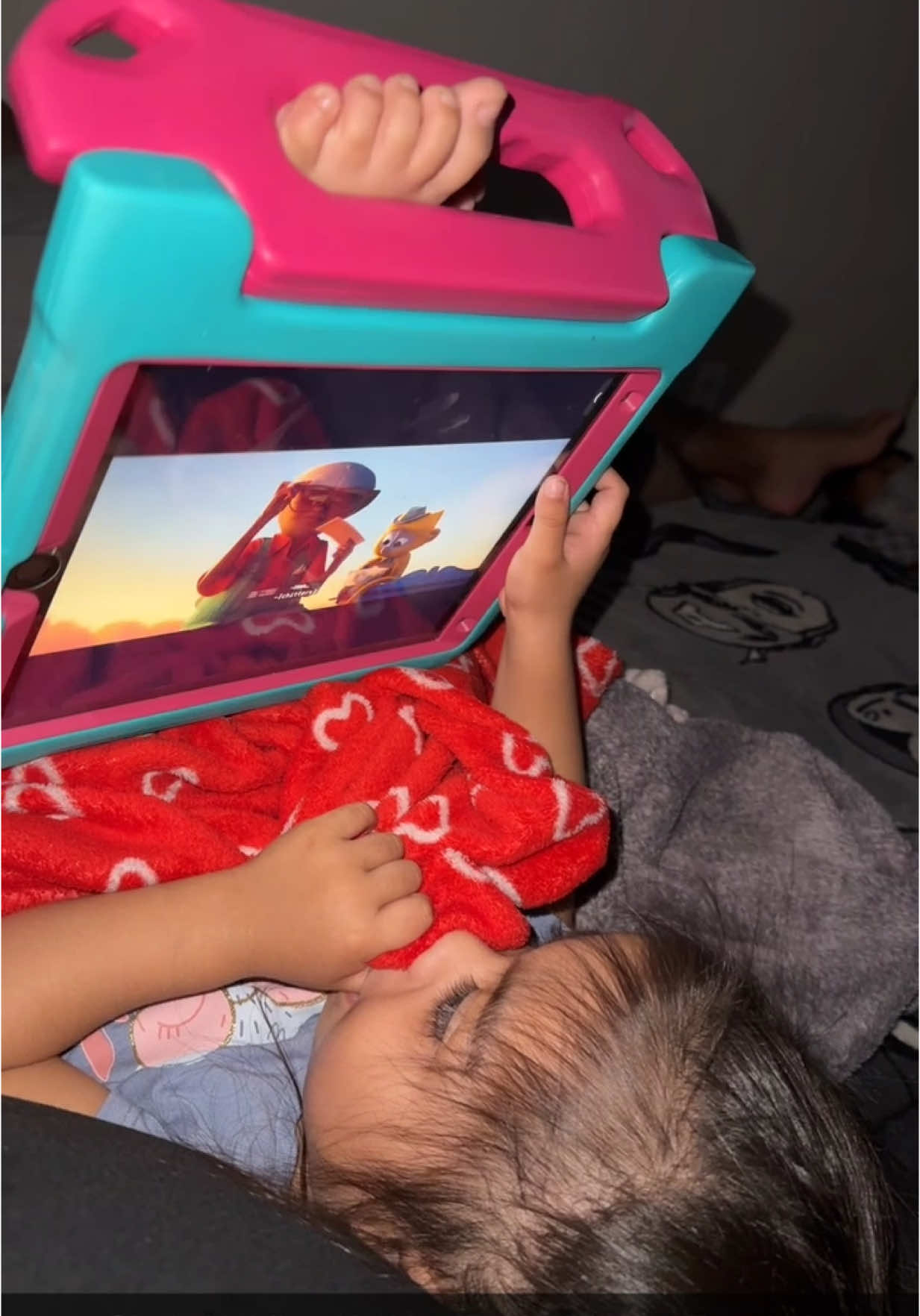 When your daughters tired of holding her iPad so she uses her feet instead 😂🤣 #smartypants #kidsbelike #hacks #toddlerhack #toddlersoftiktok #fyp #fy #ipadkid #whatwouldyoudo 