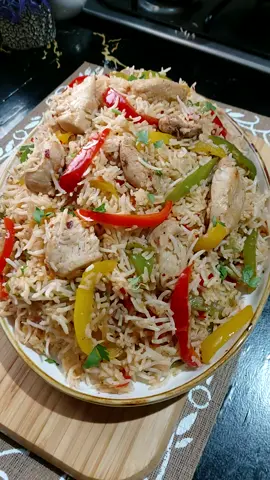 Kis kis k favourite hain Fajita rice  Weekend special bites #ChickenRecipes #FajitaRice #friedricerecipe 