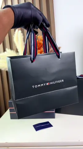 Découvrez la nouvelle montre Tommy Hilfiger Chronographe : un design audacieux avec son bracelet en silicone bleu marine signature, des détails raffinés, et une performance irréprochable. Que ce soit pour vos rendez-vous professionnels ou vos sorties élégantes, cette montre affirme votre style avec caractère. Tommy Hilfiger – Plus qu’un accessoire, une déclaration. 		•	#PourToi 	•	#FYP 	•	#ViralTikTok 	•	#TikTokFashion 	•	#TikTokShopping 	•	#UnboxingTikTok 	•	#Tendance2025 	•	#InstaTikTok 	•	#MustHave2025 	•	#StyleDuJour#flypシシ