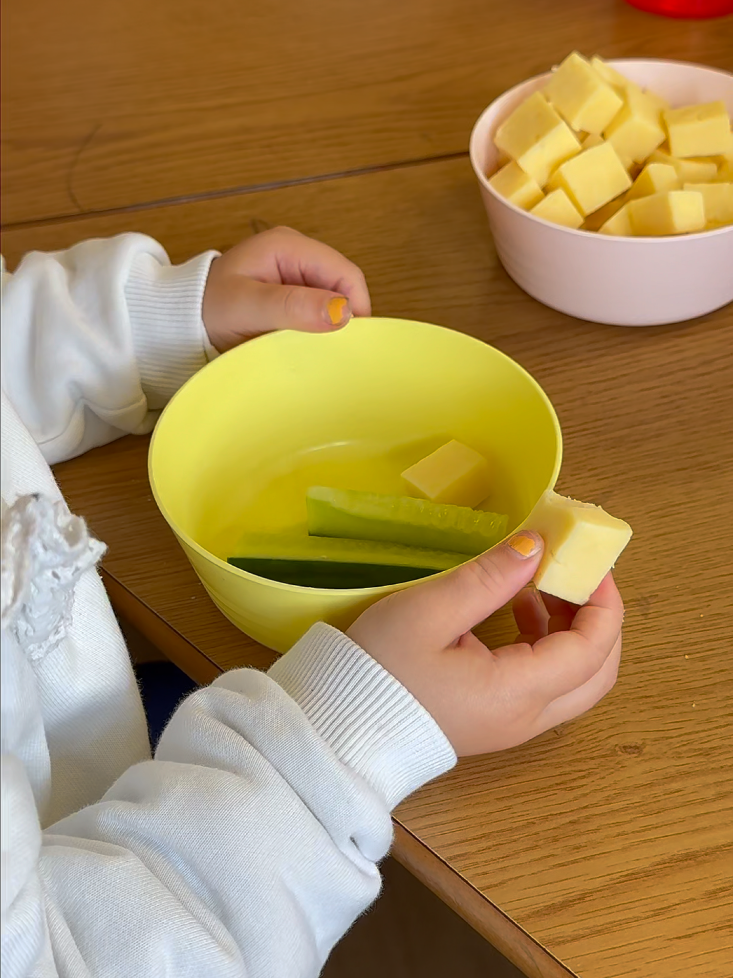 🥕🍎 Snack Time at Little Owls! Fueling little minds and bodies twice a day with our healthy and balanced nursery snacks! 🌟 🕤 Morning Snack: 9:30–10:00am  🕐 Afternoon Snack: 1:00–2:00pm Our children enjoy a nutritious selection of fresh fruit, vegetables, breadsticks, and crackers, served with milk or water to keep them hydrated and energised. #LittleOwlsNursery #HealthySnacks #NurseryRoutine #EYFSLife #SnackTimeFun #NutritionInEarlyYears #HealthyEatingHabits #HydrationMatters #BalancedSnack #EarlyYearsDevelopment #LearningThroughRoutines #SnackAndSocialise #WeAreLittleOwls
