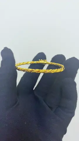 Vietnam Gold Twist Flower Bracelet Handcrafted Designs Gelang Tangan Emas Vietnam Premium Bangles Luxury Gold Rantai Tangan Boleh Kena Air Lotion Sabun Perfume Warna Tak Luntur Tak Berkarat Boleh Pakai Harian Pakai Basah #fyp #vietnam #gold #emas #luxury #premium #foryou #air #lotion #promote #murah #promotion #harian #daily #bracelet #gelang #rantai #rantaitangan #bangles #twist #flowers #flower #bunga