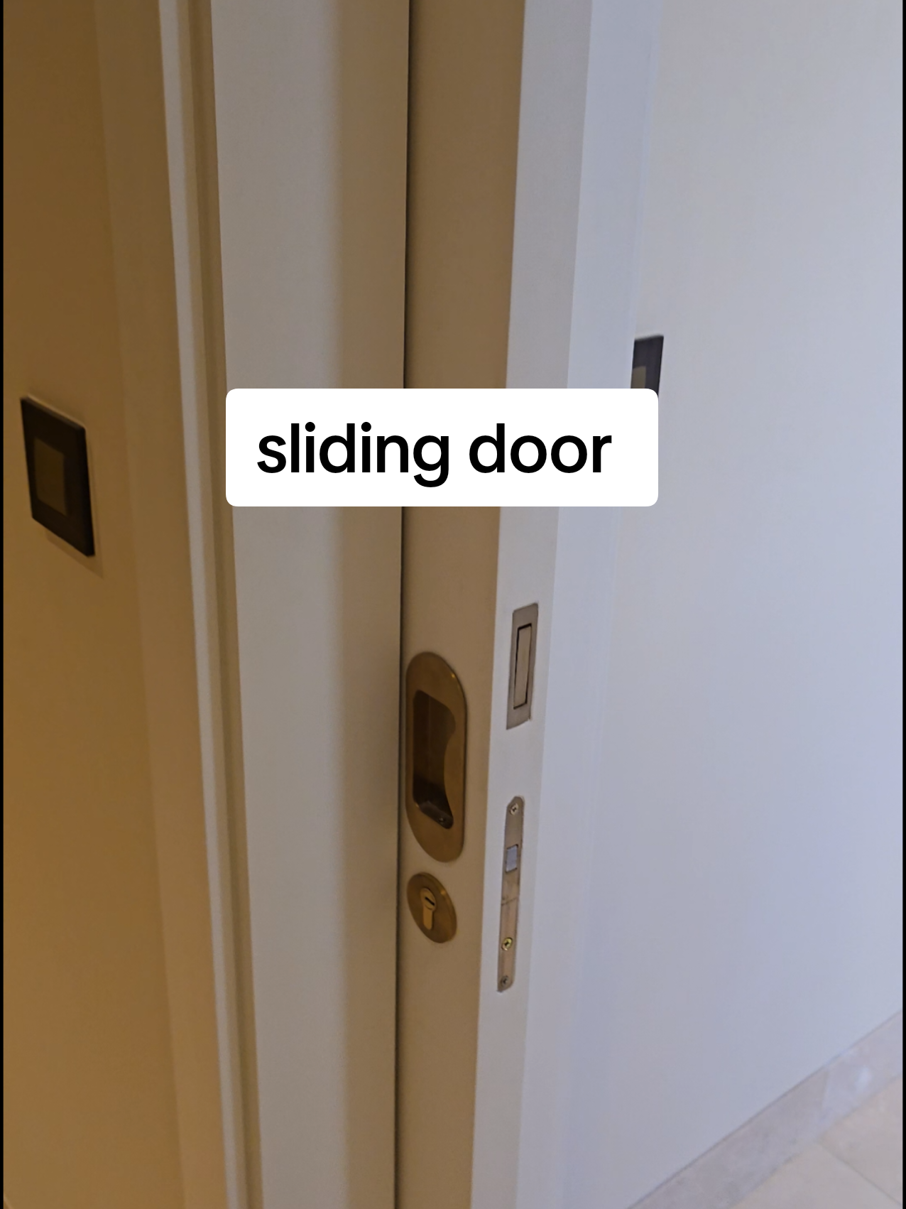 sliding doors  #dhismaha #villo #guriyo #tiktok #fyp #mugdisho #hargeisa #liidobeach #naqshadeenta #somalitiktok #somaliatiktok #somalia #shago #banaadir #daarusalaam #dallaley #naqshad #jamaarchitecture #hodhan #Oasis 