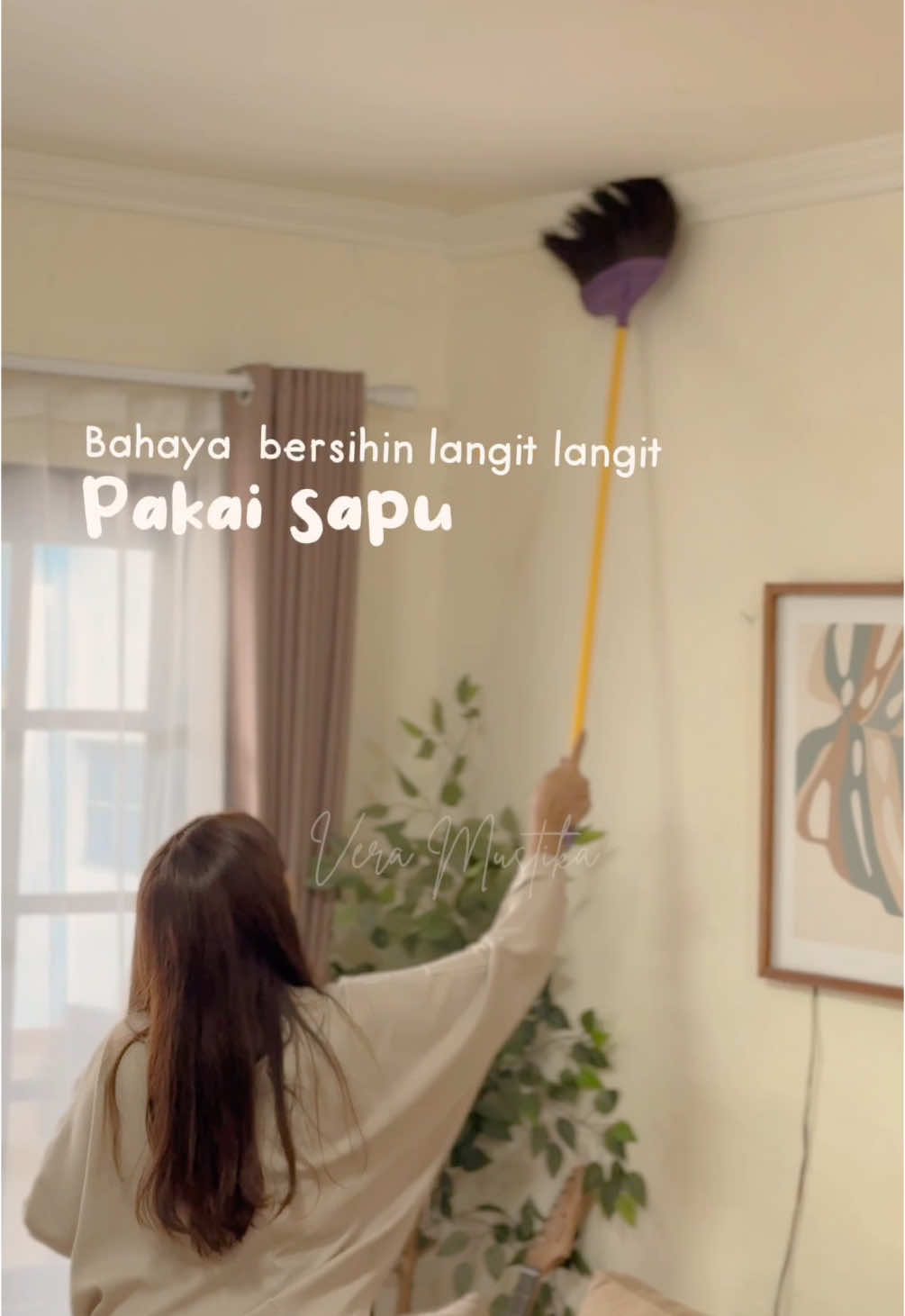 jangan pake sapu lagi yaaaa mending pake vacuum @jetzt X12, stick nya adjustable dan punya bed nozzle juga loh buat bersihin kasur, sofa, dan karpet.  #Jetzt #JetztIndonesia #JetztX12 #JetztPowerClean #vacuumcleaner 