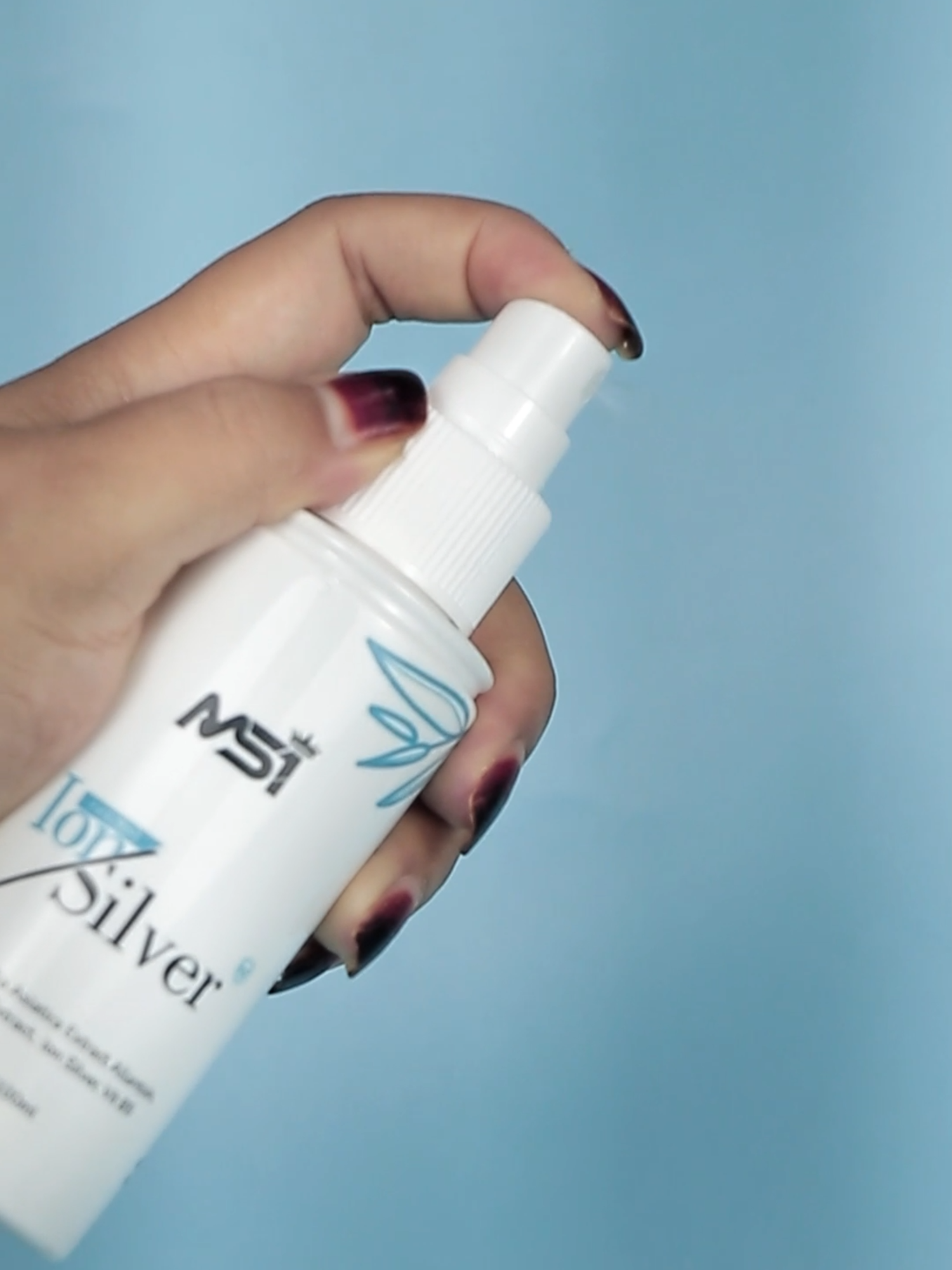 🌿 Ion Silver Face Mist – Acne Fighter on the Go! Kulit sensitif? Gampang merah? Ion Silver hadir dengan formula ringan & menenangkan: 💧 Centella Asiatica – Redakan kulit meradang 💧 Witch Hazel – Kontrol minyak & kecilkan pori 💧 Allantoin & Vit B5 – Bantu regenerasi & hidrasi maksimal Satu semprot, banyak manfaat. Untuk kamu yang mau kulit tenang tanpa drama. #IonSilver #IonSilverMSI #BebasJerawat #ProdukMSI #GoFinancialFreedomwithMSI #MSILongLife