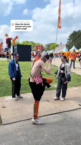 Replying to @Mike samen een dansje doen op Koningsdag is wel zo leuk #koningsdag #rawstyle #hardcore #uptempo #hardstyle #supersizedkingsday 