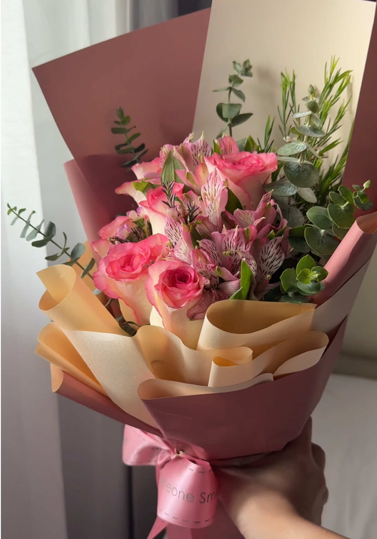MAY i get some flowers please? 🥀  #sgfyp #flowerbouquet #flowers #sgflorist #fareastflora 