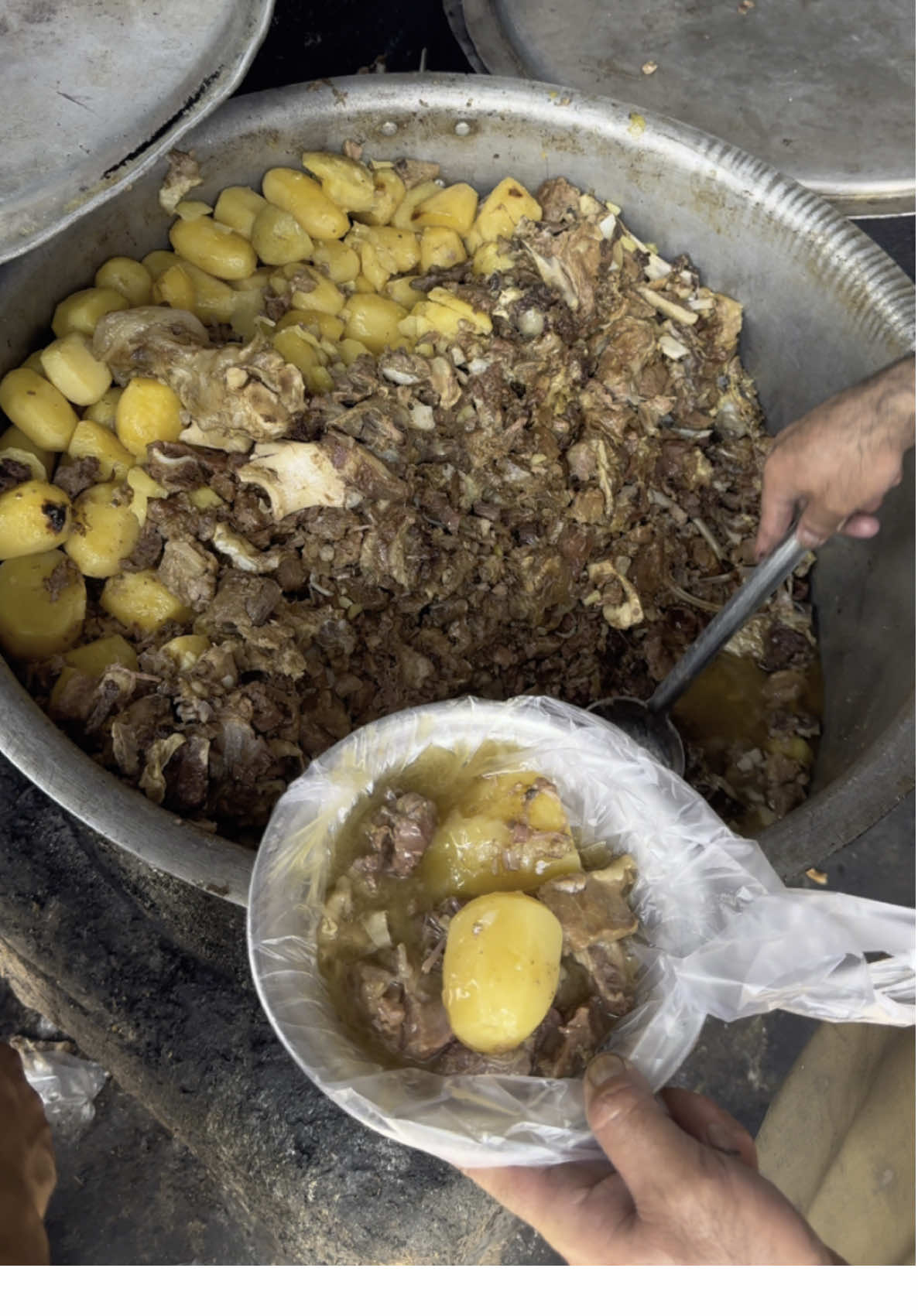 Lal Chapoor Afghani Rosh #Rosh #NamkeenRosh #LalChapoorRosh #streetfood #tiktokfood #viraltiktok #tiktokindia #tiktok #food #video #foryou #viralvideo #foodiespk 