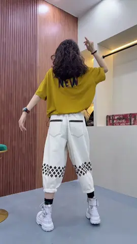 이런 캐주얼한 청바지를 입는 사람은 유행을 선도할 것이다.#服饰穿搭 #tiktok #fyp #女装 