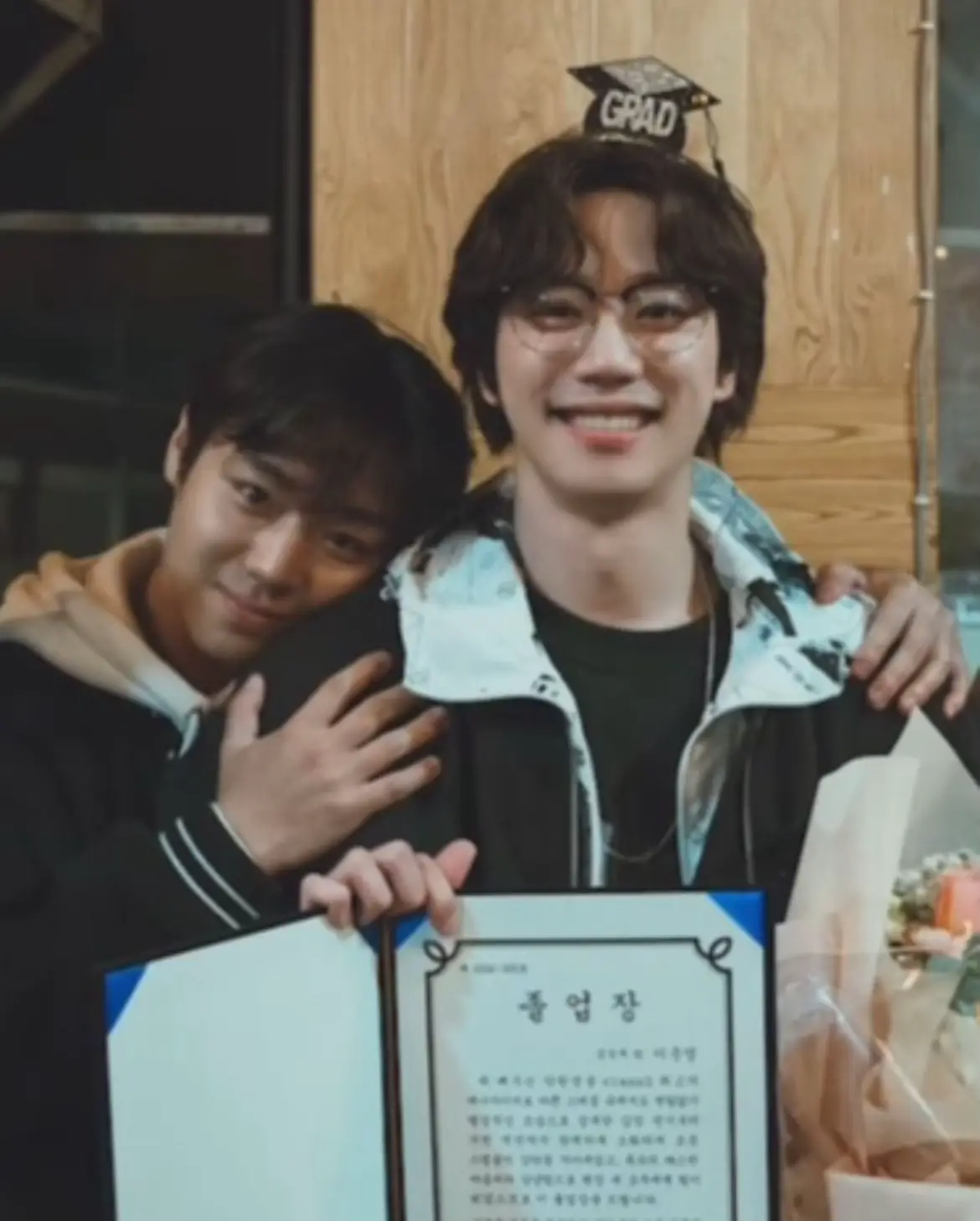 ยัยน้องชอบนวยพี่มาก สมแล้วที่บอกว่า “เขาคือพี่ชายที่ผมชอบที่สุด” ได้โปรดปล่อยรูปในโทรศัพท์ตอนไปเที่ยวด้วยกันออกมาต่อลมหายใจสาววายด้วย🥹#parkjihoon #jihoon #fyp #fy #weakheroclass1 #weakhero #weakheroclass2 #junyoung #leejunyoung #kdrama #weakheroclass 