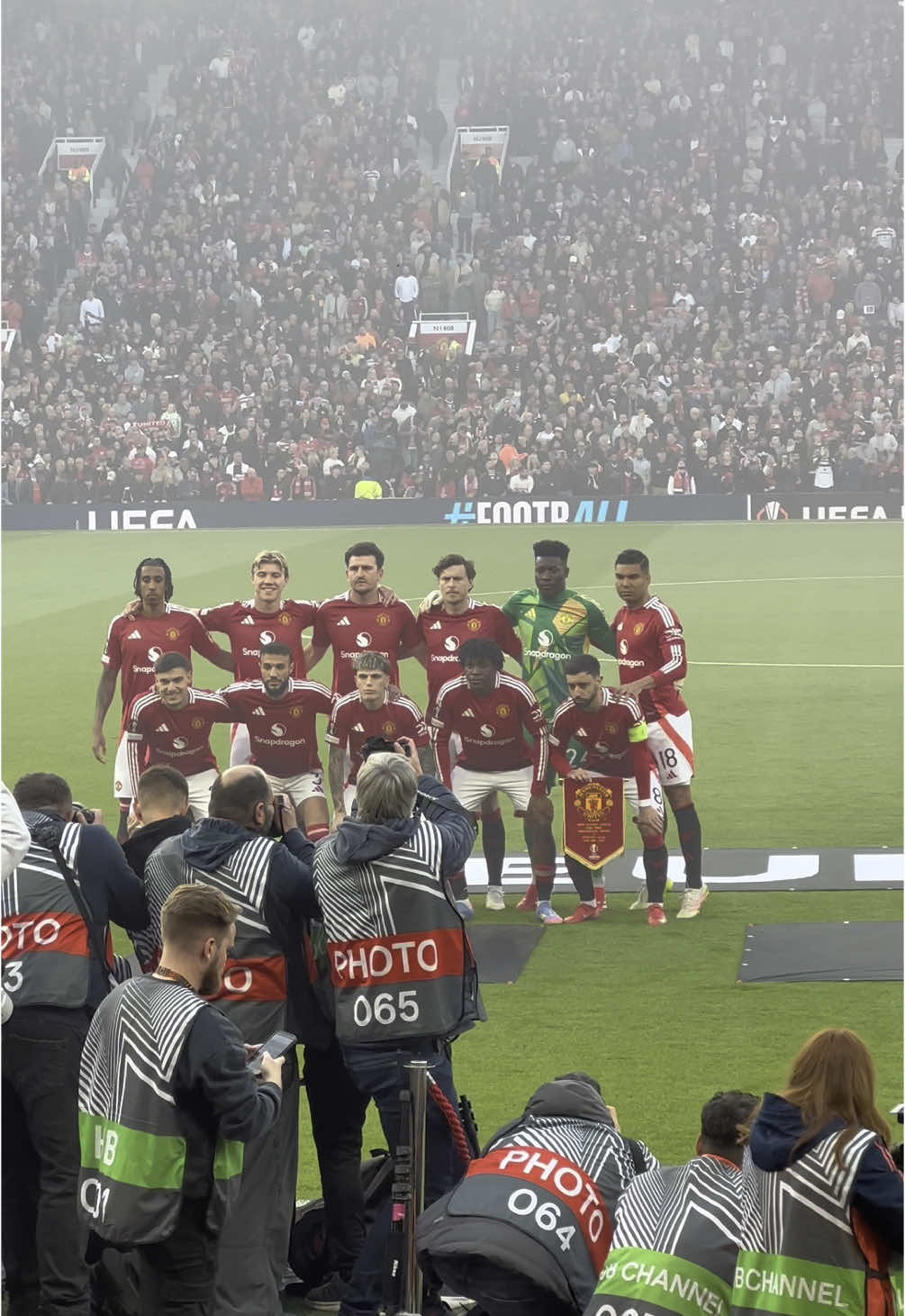 Manchester United players and fans join in for take me home United road ahead of the match vs Atheltic Club Bilbao. Unreal atmosphere. 