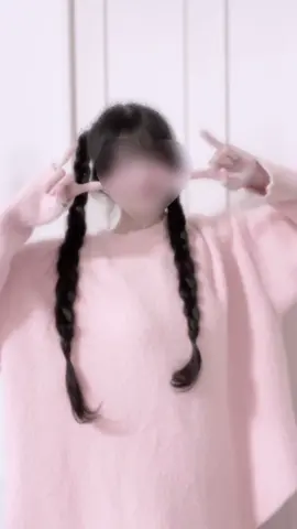 前回の動画思った以上にたくさんの方に反応いただけてとてもうれしかったです😭😭❕あの動画で700人以上の方にフォローしていただきました！本当にありがとうございます🙇🏻‍♀️とても加工詐欺してしまってて罪悪感半端ないです…笑 そして「受けようか悩んでる」と書いてしまいましたが本当は受けたくても受けられる確率が低いです😢書き方が紛らわしくなってしまって反省しています。私はFRUITSZIPPERさんに憧れて「アイドルになりたい」と思い初めて夢を持つことができました。そんな憧れの方たちと同じ事務所で活動できるなんて最高だと思っています。ですがまだ中学生で母がアイドル活動に反対しており受けられる可能性は低いです…金銭的な面でも迷惑をかけてしまうと思っています。(それは当たり前でどのグループでもそうだと思います) まだ親と話し合っています。 いつかアイドルになる夢を叶えられるように、これからもSNSや自分なりの活動を通してチャンスを掴みにいきたいです！たくさんの方に見てもらえるように頑張ります。 #CUTIESTREET #きゅーすと #かわいいだけじゃだめですか? #アイドルになりたい 
