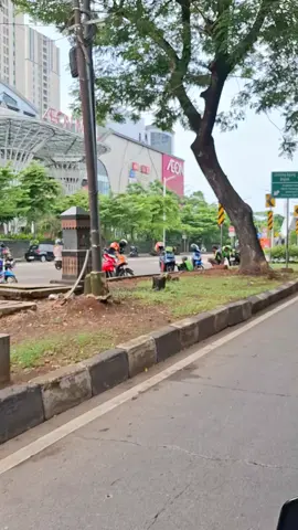 jalan lintas jaksel-depok... 🫰 . . . . . . . . . #viral #viralvideo #fyp #jakarta #jakartaselatan 
