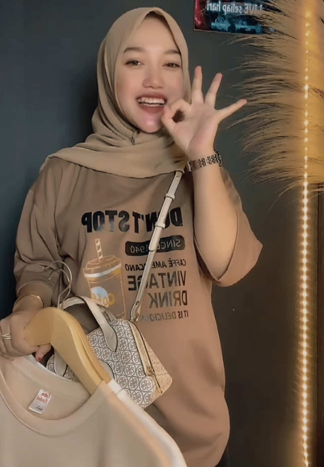 Jika Langit punya pelangi yang seLaLu di banggakan, maka mamaa punya kamu janin yang tumbuh dalam rahim yang akan seLaLu mama perjuangkan... 🤍 #kaosmurah #oversize #cekkeranjangkuning #rekomendasi #bismillahfyp #bumilsehatbayisehat🤰♥️😘😘 