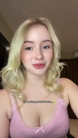 Kalian lebih suka rambut panjang atau pendek gini?🤣 