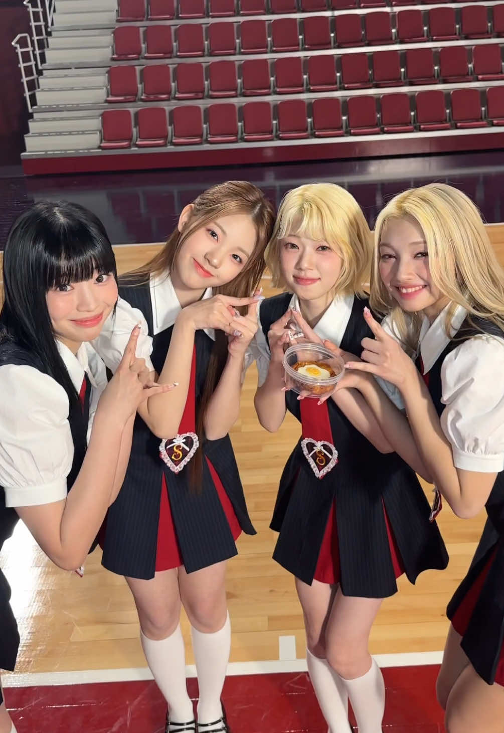 자, 쿠키다 🍪  #이웃집통통이 #UNIS #유니스 #NANA #나나 #GEHLEE‬⁩ ⁦‪#젤리당카‬⁩ #KOTOKO #코토코 #YOONA #오윤아 #SWICY