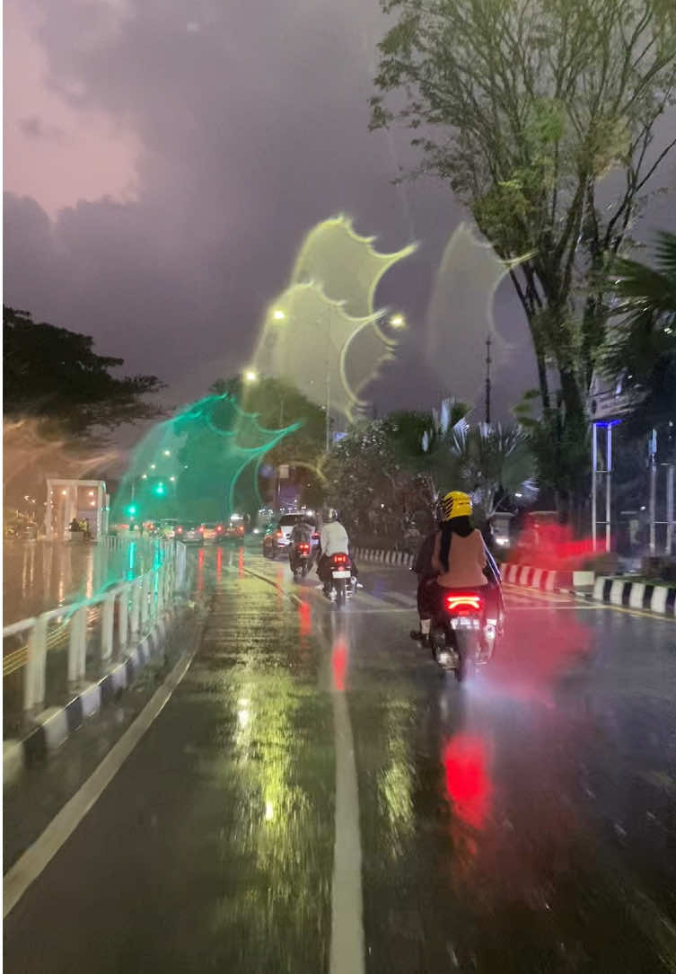 ⛈️🌧️