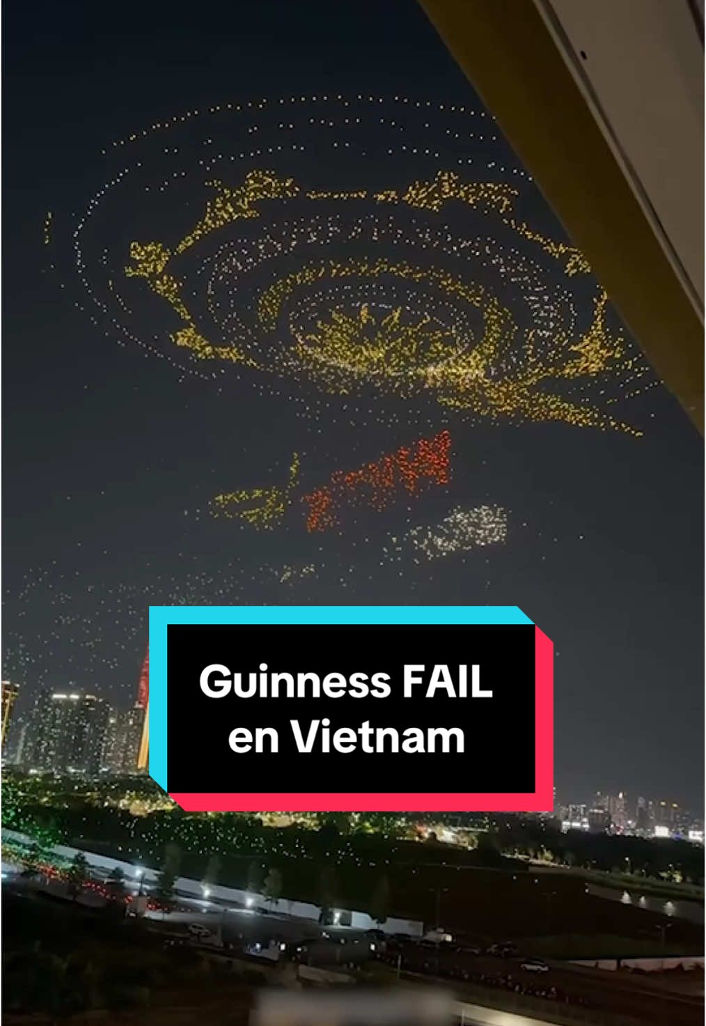 Show FAIL en Vietnam. Esto sucedió en la ciudad de HO CHI MINH celebrando el 50 aniversario de la unificación nacional. #drone #dronevideo #curiosidades #dronlightshow #fail #fails  @DJI Official 