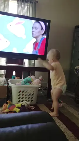 Can't believe this was 2 years ago... My baby is growing up so fast..🥹❤️I love you Calianna  #dancingbaby #dancingtoddler #momlife #creatorsearchinsights #toddlersoftiktok #msrachel #babiesoftiktok #fyp 