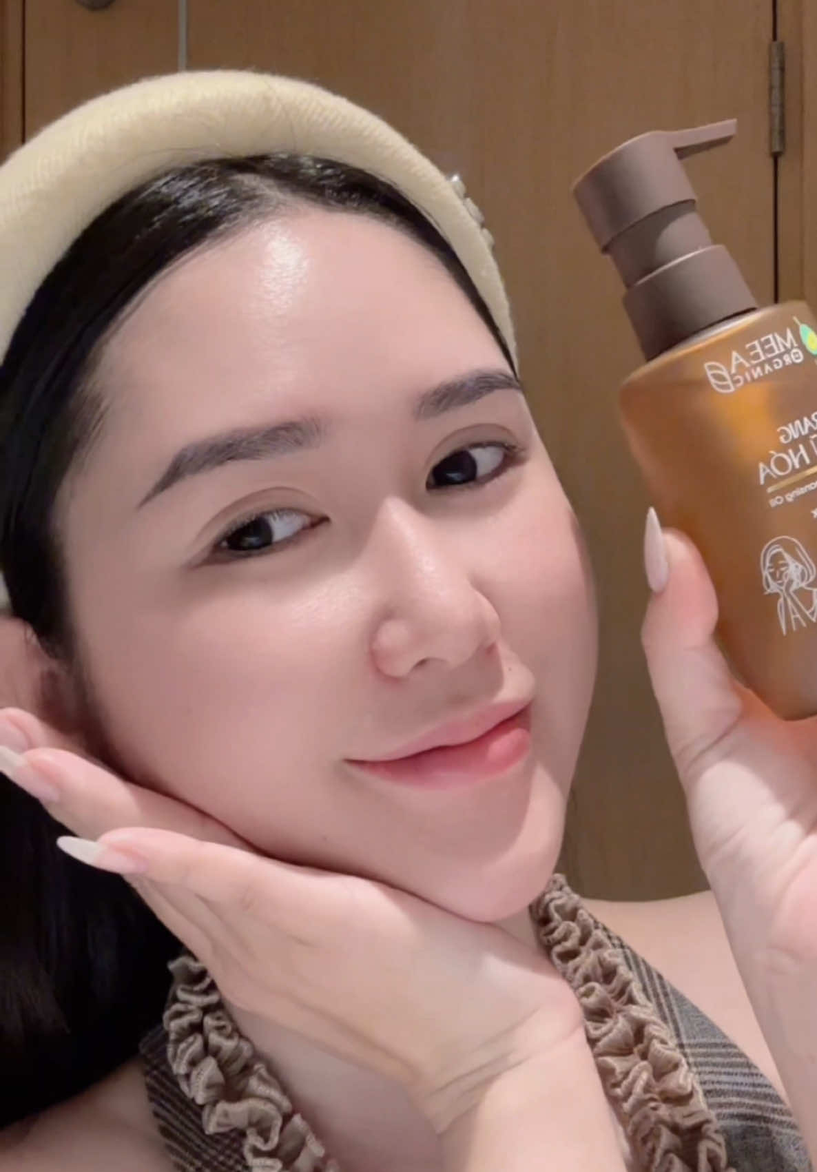 Loại bỏ lớp makeup thật dễ dàng với dầu tẩy trang chân ái của tui💞 #MEEAOrigin #MEEAOrganic #DautaytrangViNhuHoaMEEA 