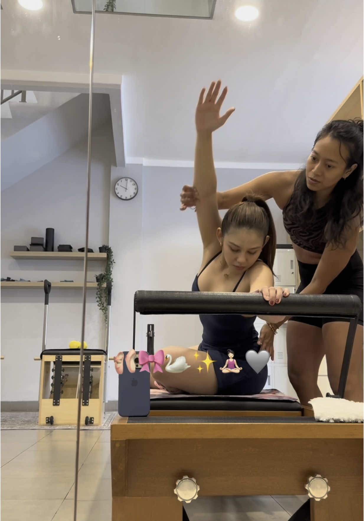 stretch stretch and stretch🧘🏻‍♀️🫶🏻 #pilates 