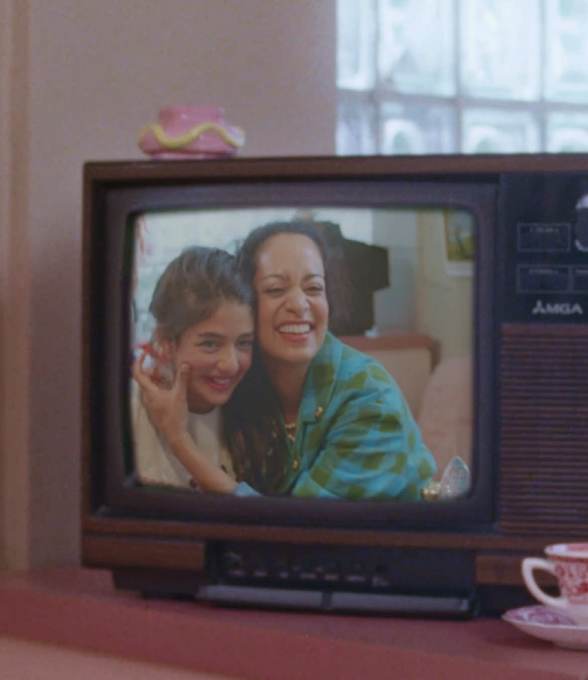 A young woman reflects on her youth in Queens during the early 90s. Swetha Regunathan directs “Wire & Cloth,” a second gen, coming-of-age account with the feeling of re-enacted memories aided by a meditative narration. #shortfilm #movieclips 