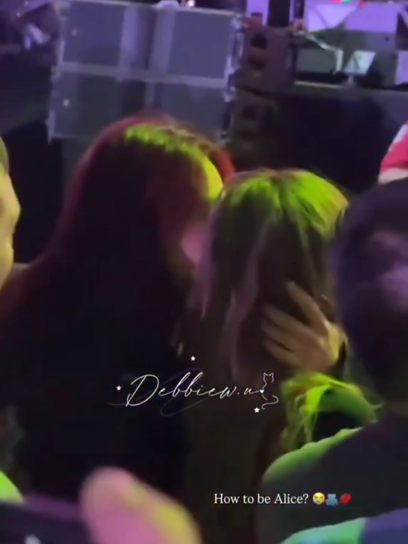 Lisa with manager Alice ☺️🥰. Alice is a very good manager who always cares and looks after Lisa. Their relationship is very good.  #lisa #alice #lalisamanoban #manager #lilies #good #friends #takecare #xh #viral #fyp 