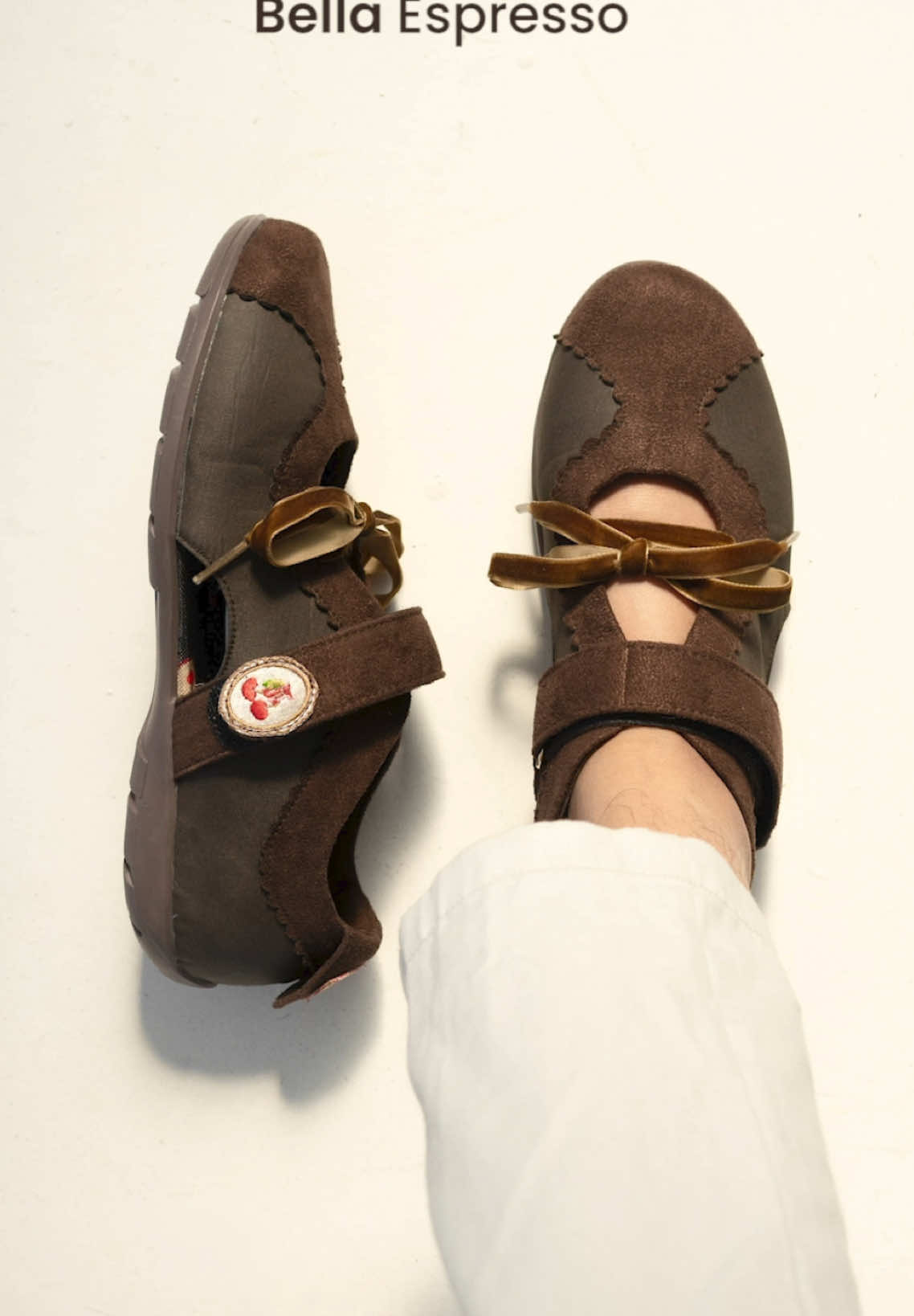 top list warna yang harus kamu punya di 2025 adalah dark brown!🤎✨ #fypシ゚ #flatshoescantikk #darkbrown #foryou 