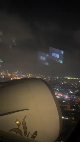 #dxb #dubai #dubaiairport #emiratesairlines #emirates #night #departure #aviation #foryoupage #boeing #b777 #fligh #travel #aviationlovers #fyp #takeoff #unfreezemyacount 