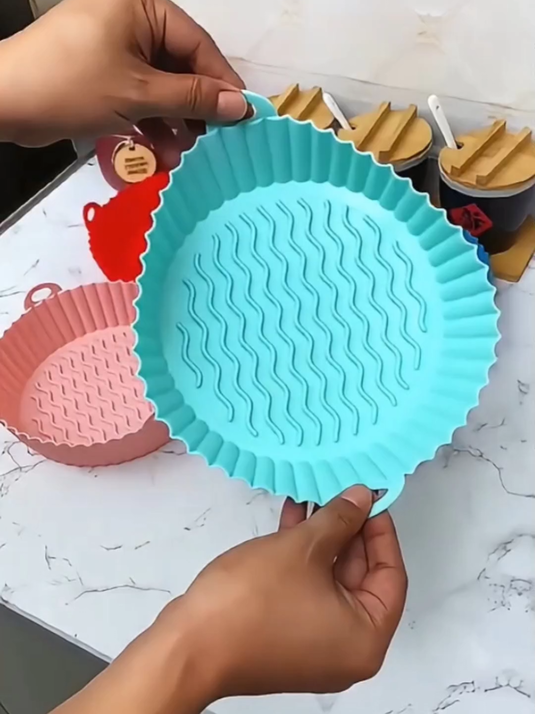 Essa forma de silicone salvou minha sanidade e minha cozinha! #dicadecozinha #airfryer  #vidanacozinha  #sembagunça  #cozinhaprática #facilidadenacozinha #formadesilicone  #achadinhos  #dicaboa #limpezasemestresse 
