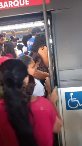🚨 DENÚNCIA GRAVE: ÔNIBUS LOTADO, AR QUEBRADO E DESCASO TOTAL! 🚨 Recebemos MAIS UMA denúncia sobre o caos no transporte público no Terminal da A. Maggi. 😤 Dessa vez, a linha 024 Intermunicipal (Várzea Grande → Cuiabá) é o retrato do DESCASO com a população! 🚌 Ônibus LOTADO, gente espremida, sem espaço pra respirar — muito menos pra se mover. 🌡️ O ar-condicionado? QUEBRADO. Dentro do coletivo, um forno. 🚫 Nenhuma fiscalização. Nenhuma solução. 😡 E o pior: com a superlotação e a falta de segurança, mulheres se tornam alvos fáceis de assédio. Um transporte que deveria proteger, VIOLENTA. Isso é INACEITÁVEL! ⚠️ Até quando vamos normalizar esse abandono? ⚠️ Até quando o povo de Várzea Grande vai pagar caro por um transporte que MAL FUNCIONA? 📢 EXIGIMOS RESPEITO, segurança e dignidade para quem depende do transporte público todos os dias! ✊ Essa denúncia não vai se calar. #TransporteIndigno #Linha024 #DescasoComOPovo #AssédioÉCrime #Cuiabá #VárzeaGrande #TransportePúblicoJáChega