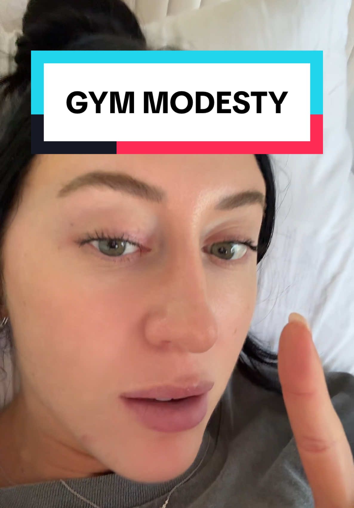 Women should dress MODESTLY in the gym…. Or maybe people should be worried about what they’re doing instead ? #gymmodesty #gymgirl #gymgirls #GymTok #FitTok 