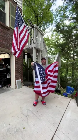 American flag very good quality #americanflag #tiktokmademebuyit #tiktokmarketplace #TikTokShop #usa #memorialday #fourthofjulya#patriot