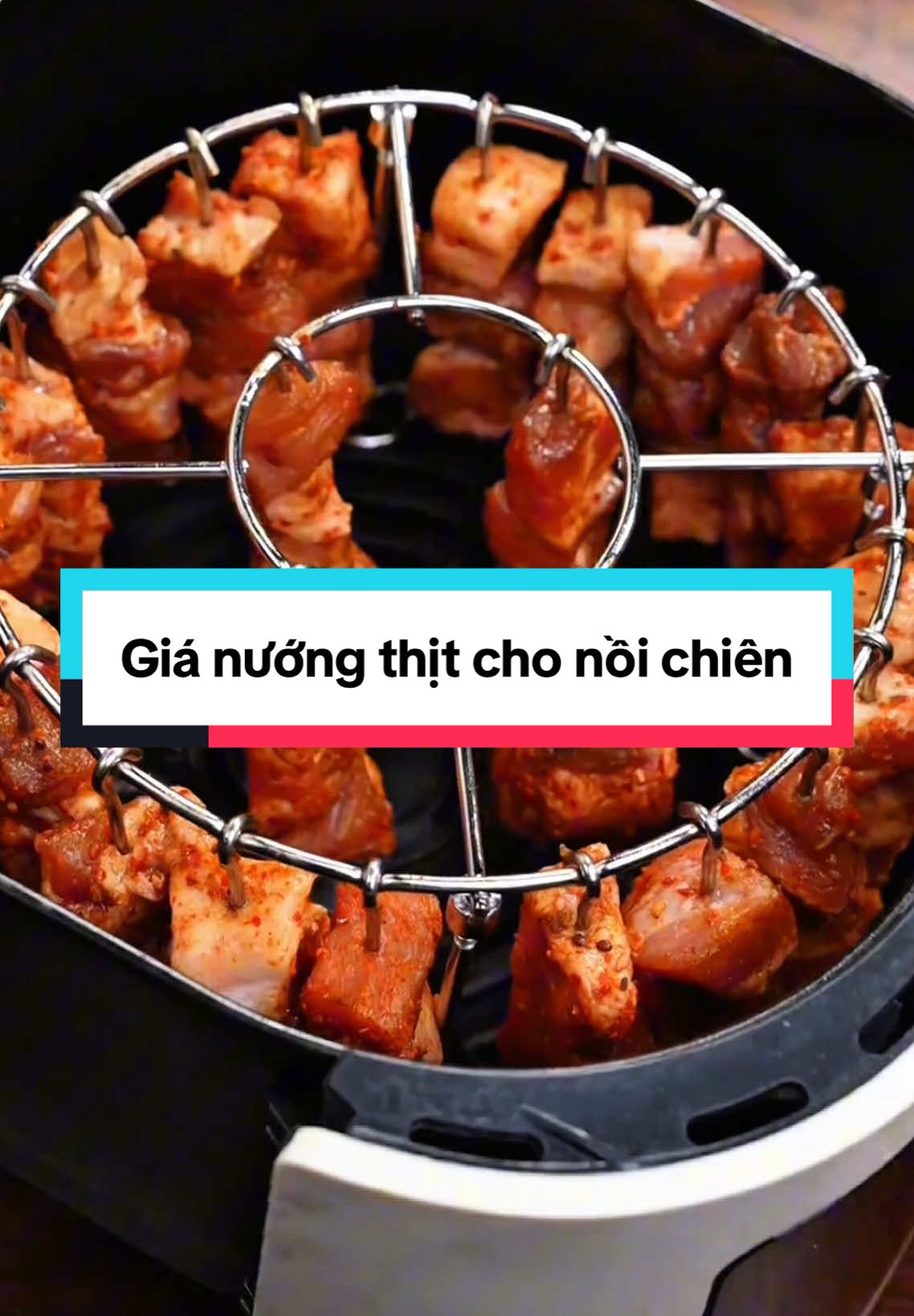 Chiếc giá nướng thịt cho nồi chiên không dầu cực tiện lợi và siêu ngon lun nha 🥰 #khaynuongnoichien #gianuongnoichienkhongdau #gianuongthit #tienichgiadinh #dogiadung #xuhuong #foryou #muataitiktokshop #LearnOnTikTok 