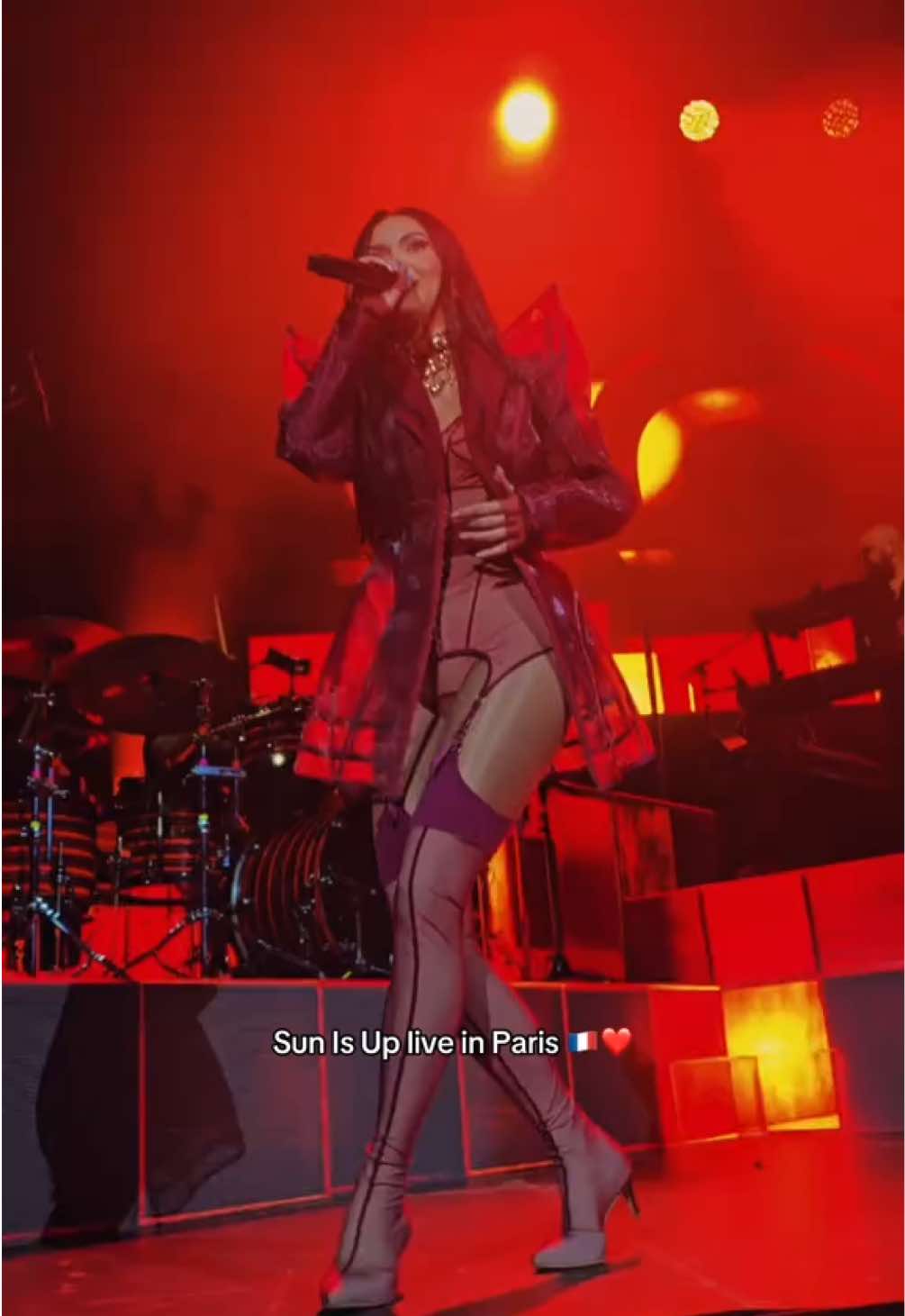 Sun Is Up, move your bodyyy ❤️🇫🇷 #INNA #Echoes #OnTour #paris #zenithparis #liveconcert 