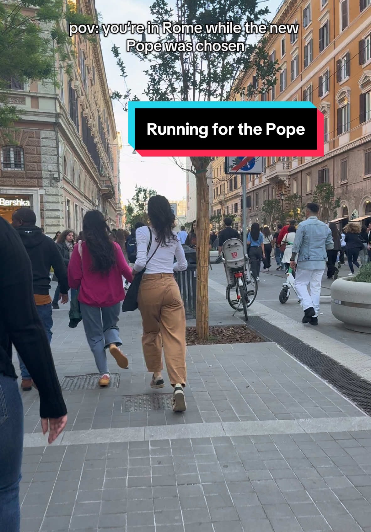 One of the craziest random experiences I’ve had, the energy in Rome was insane as everyone was running to see the new Pope!  • #travel #traveltiktok #vatican #vaticancity #pope #newpope #conclave #saintpeters #rome #romeitaly #catholicchurch #catholic #sidequests 