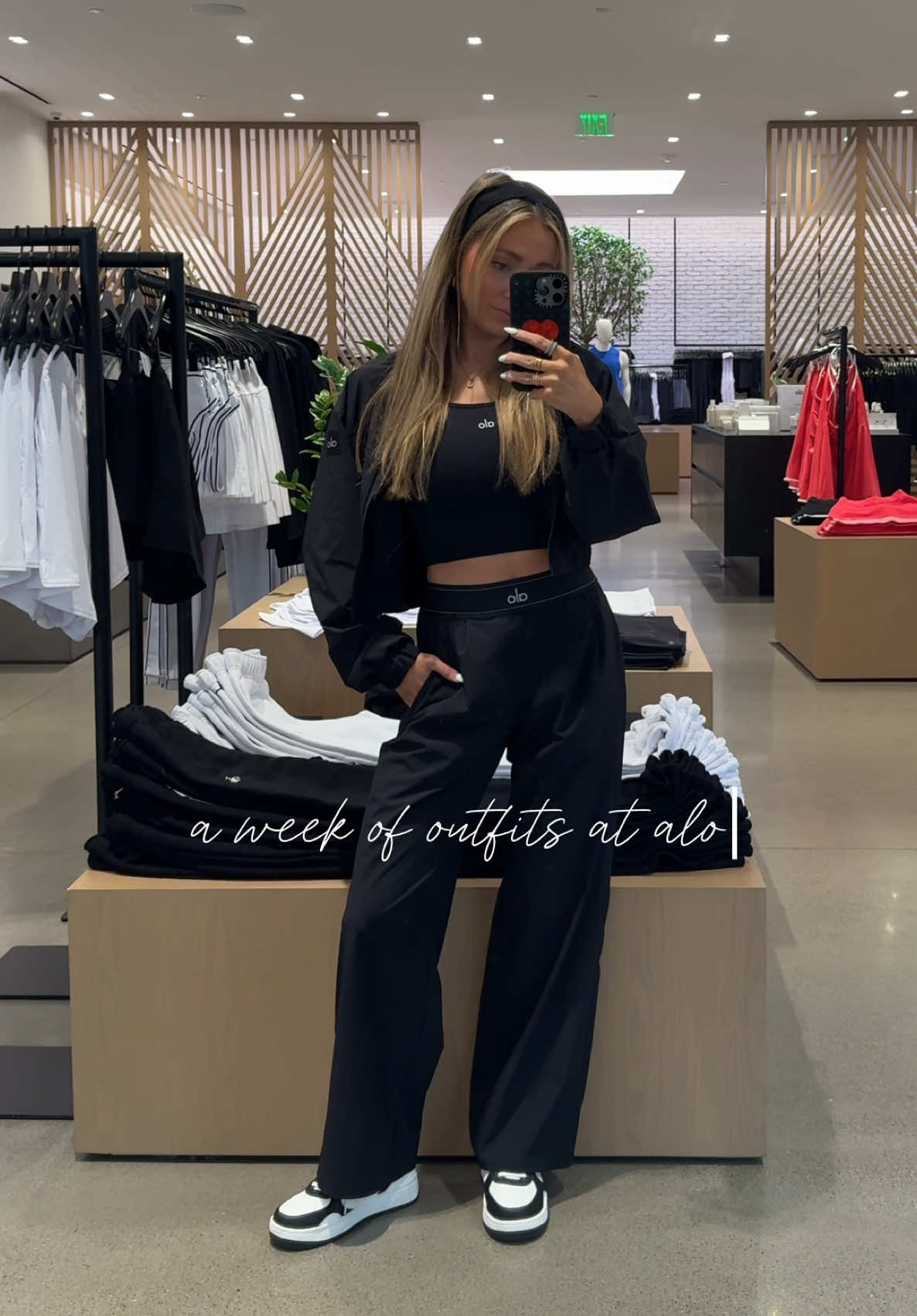 first week working at @Alo Yoga ootd’s🖤  #alo #aloyoga #aloyogaclothing #aloyogahaul #retail #retaillife #retailworker #OOTD 