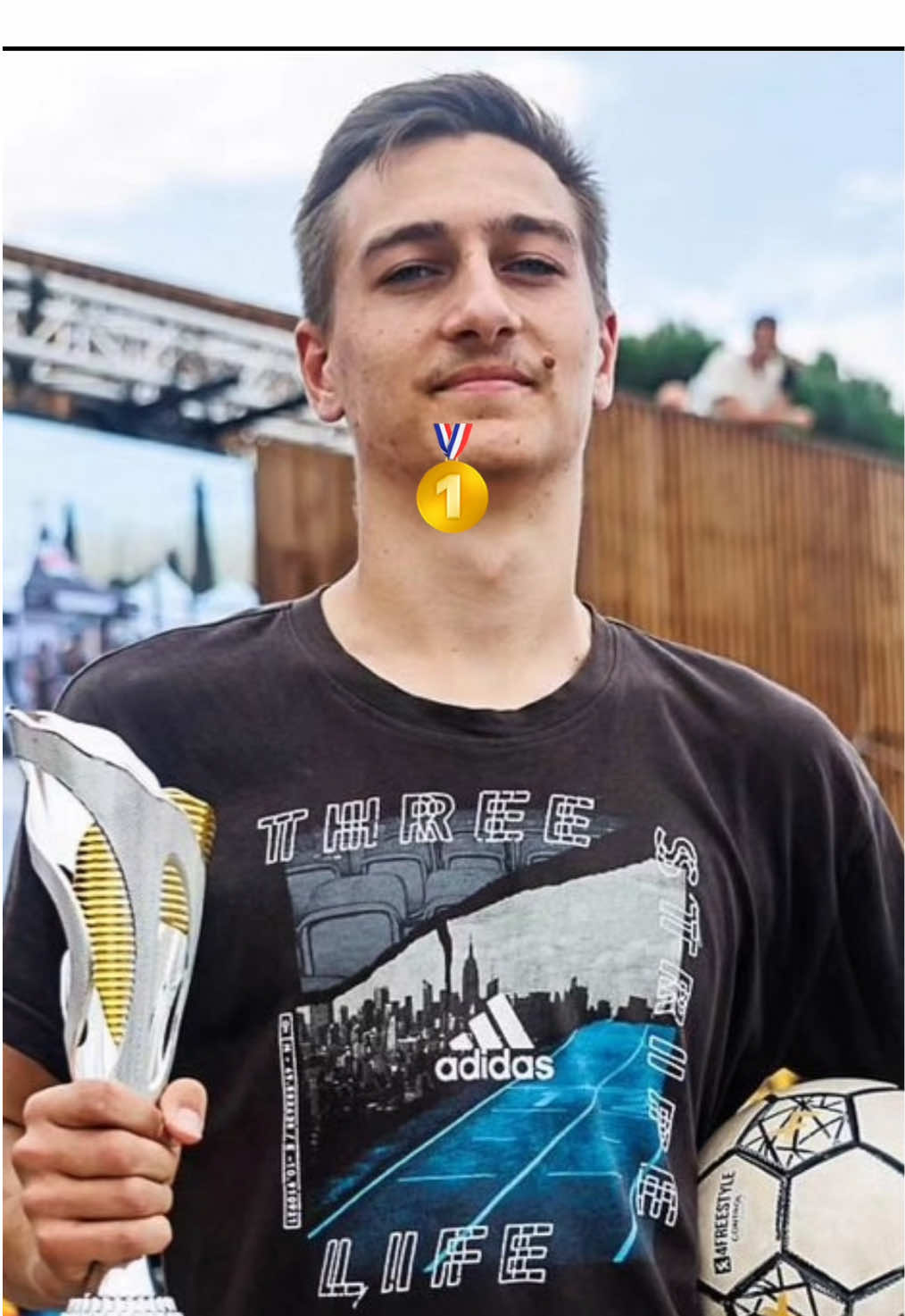 Ma tête d’enterrement sur la 2ème place. ☠️ #footballfreestyle #freestylefootball #motivationsport #2nd 