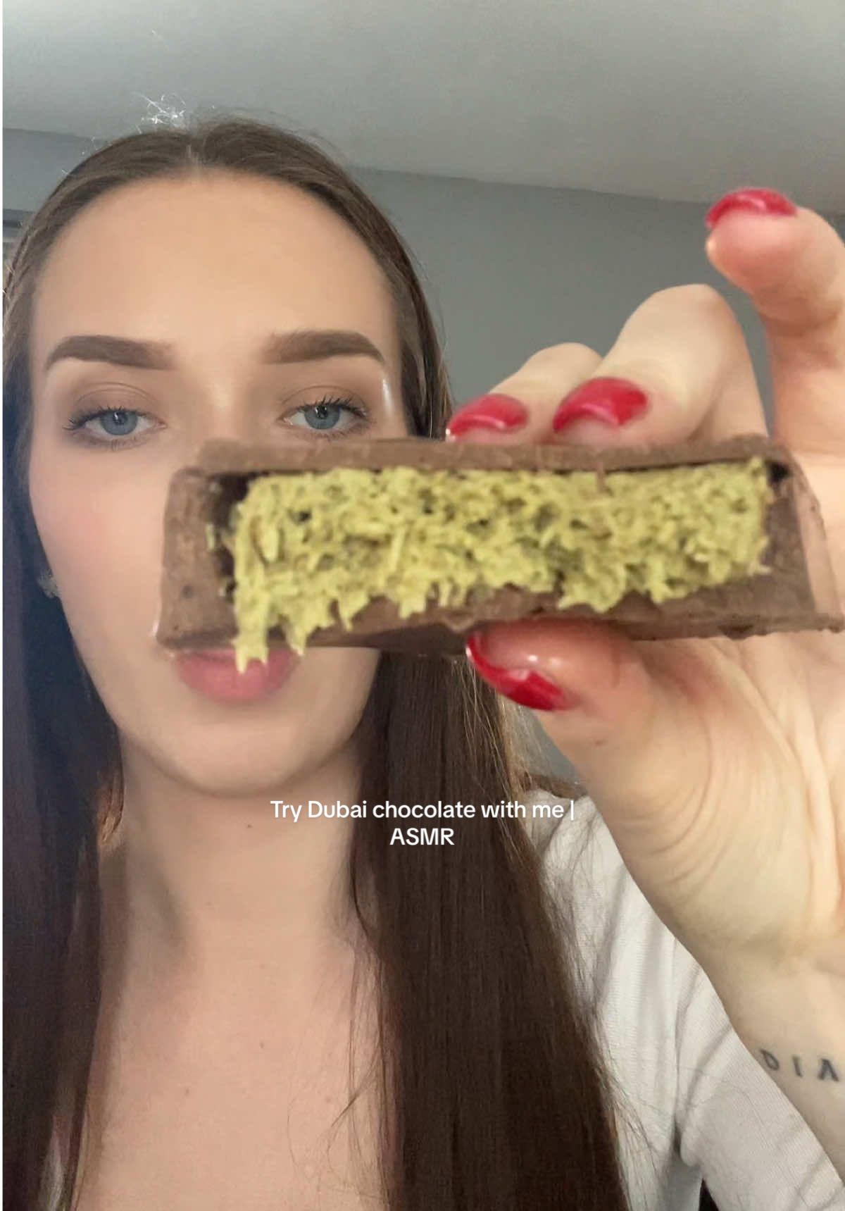 Y’all run don’t walk to get thisss 10/10. Linked below 🤌🏼😋 #dubaichocolate #dubaichocolatelovers #asmr #asmrsounds #viralfood #asmrvideo #goviral #fyp 