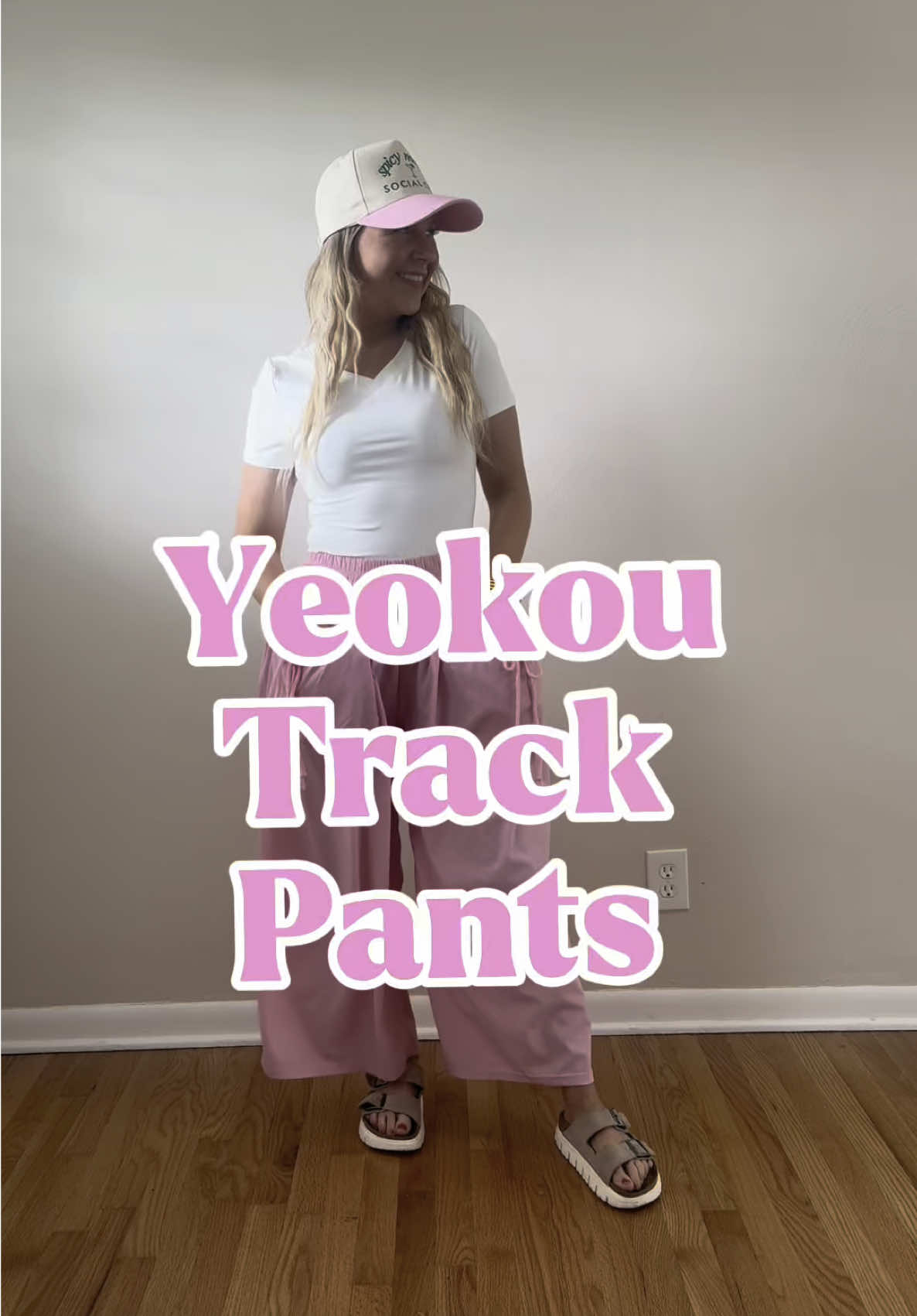 @Yeokou I’m obsessed with these pants! I need all the colors! In my tts small!  #yeokou #yeokoufashion #yeokoufinds #trackpants #pants #TikTokShop #momootd #momoutfit 