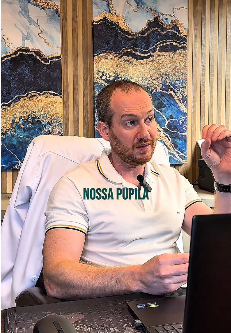 Quer melhorar sua concentração de forma simples e rápida?  Aqui vai uma técnica poderosa! 👇 Se você está lendo ou estudando e não consegue se concentrar, tente isso: 👉 Pegue um objeto pequeno e foque em um detalhe específico por 1-2 minutos. 💡 Ao fazer isso, sua pupila vai se fechar, permitindo que menos luz entre no seu cérebro e ajudando a ativar o centro da visão. Isso estimula seus neurotransmissores e melhora a concentração! Experimente agora e veja a diferença! 💪 #foco #leitura #tarefa #neurociencia #dicas #cerebro 