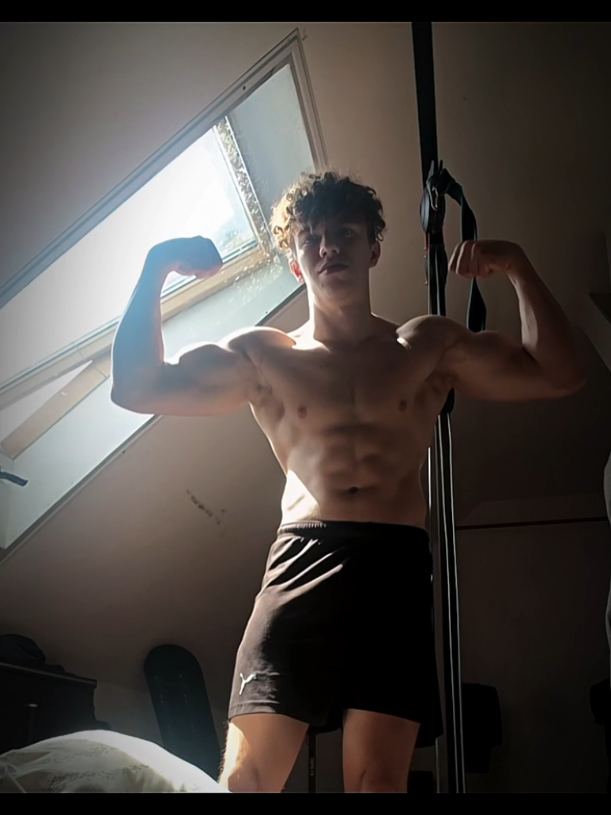 Natan w prime idol💪 @Natan Marcoń  #dc #gym #motywacja #trening 