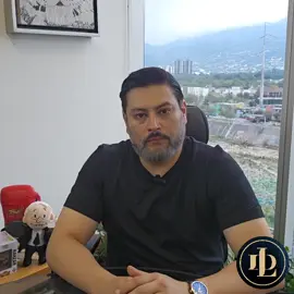 El Papa ya no corona emperadores, pero sigue siendo jefe de Estado.  En este video hablo del poder histórico y actual de Vaticano, desde la coronación de Carlomagno hasta la diplomacia entre Cuba y Estados Unidos.  La fe puede ser privada.  Pero el poder... nunca es neutral.