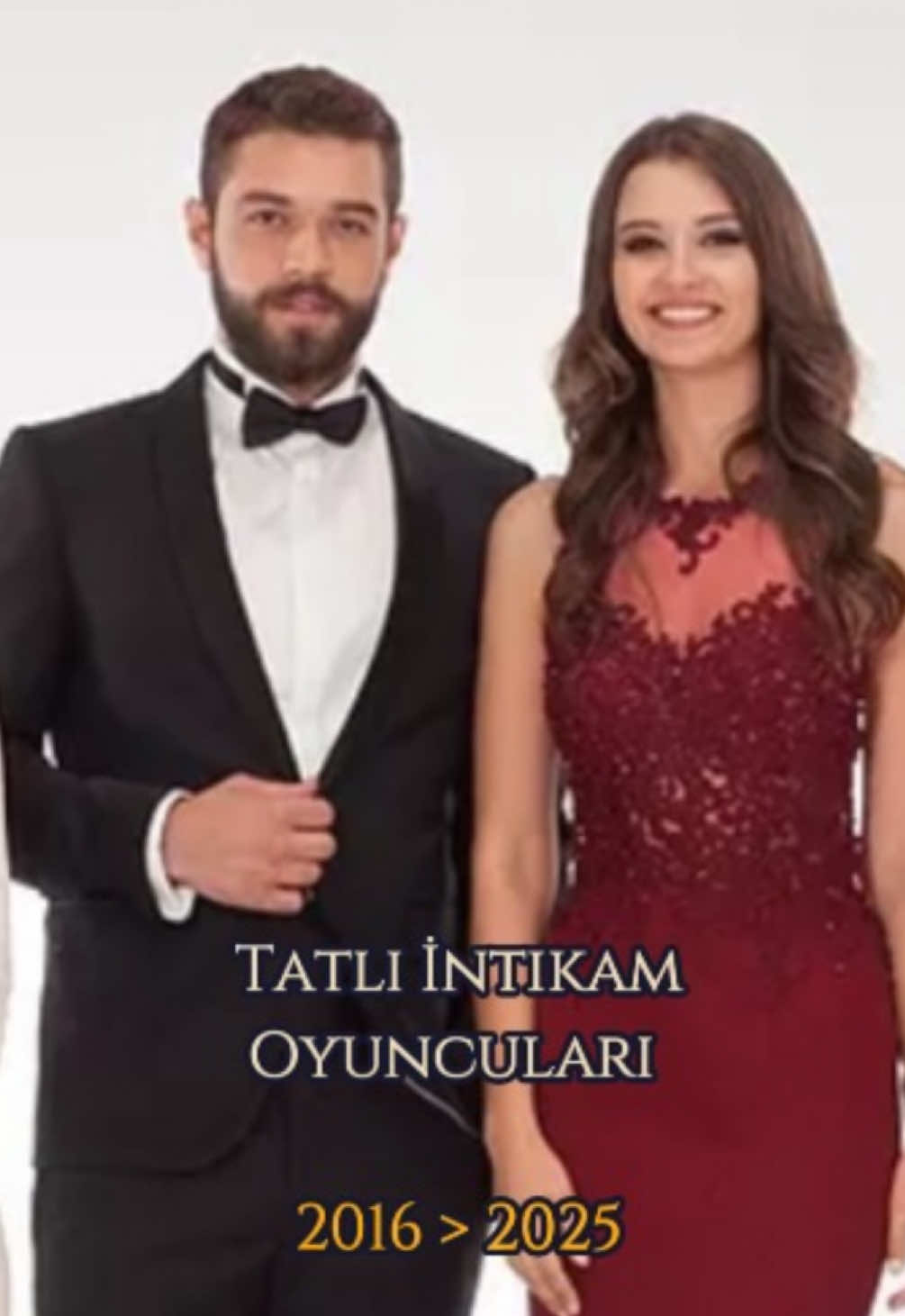 Tatlı İntikam Oyuncularının Yıllar İçindeki Değişimi 2016 - 2025 | En Çok Kim Değişmiş? Tatlı İntikam dizisinin oyuncularının 2016’dan şimdiye değişimi bu videoda!  Leyla Lydia Tuğutlu (Pelin), Furkan Andıç (Sinan), Zeyno Günenç (Süheyla), Hazal Türesan (Başak), Cemre Gümeli (Simay), İlker Kızmaz (Barış), Bülent Seyran (Necip) ve Çağrı Çıtanak (Bülent) yeni hallerini görmek seni şaşırtacak!  Beğen ve yorum yap: En çok kim değişmiş? #Değişim #dizioyuncuları #turkdizi #sonhali #öncevesonra #oyuncularındeğişimi #değişim #UnutanKalmasın #nostalji #thenvsnow #thenandnow #turkishseries #oyuncular #turkishdrama #turkishactors #turkishactress #tatlıintikam #sweetrevenge #tatliintikam #furkanandıç #leylalydiatugutlu #zeynogünenç #hazaltüresan #hazalturesan #cemregumeli #cemregümeli #ilkerkızmaz #ilkerkizmaz #bulentseyran #cagrıcitanak #soetewraak #hakmarrjeeembel #ekhaseenintiqaam