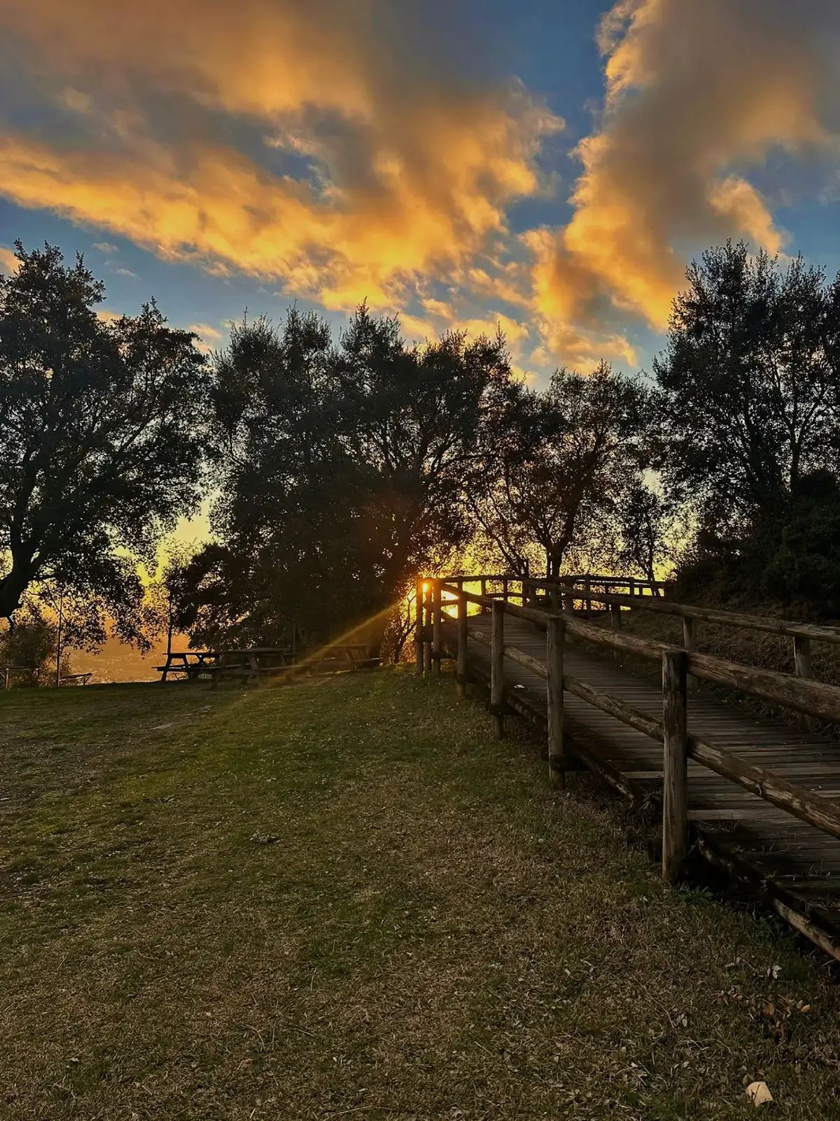 I feel like if I was a moment of the día yo sería the pôr do sol for sure 🌥️🌤️🌞 #fyp #portugal #quimbarreiros 