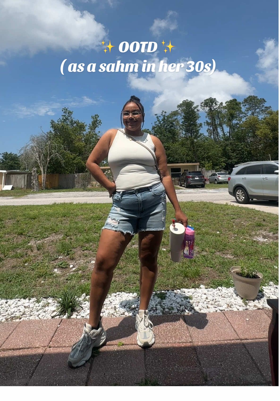 HAPPY FRIDAY!! Loving this Florida weather lately! 🤭 #friday #OOTD #motherhood #momtok #fyp #ootd #momlife #outfitinspo #mominher30s 