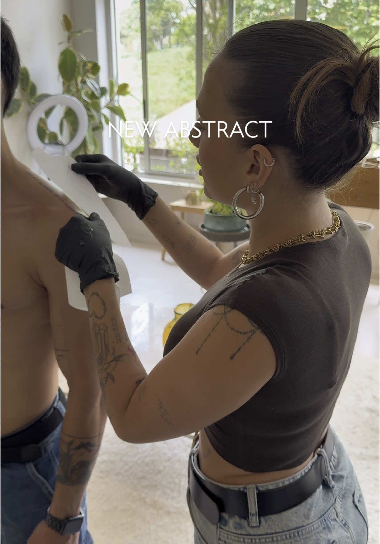 New abstract tattoo and let me tell you😮‍💨🔥  at @gekko studio 🤍 #abstracttattoo #lisbontattoo #lisbontattoostudio #tattoo #abstractartist #lisbontattooartist #tattoos #tattootiktoks 