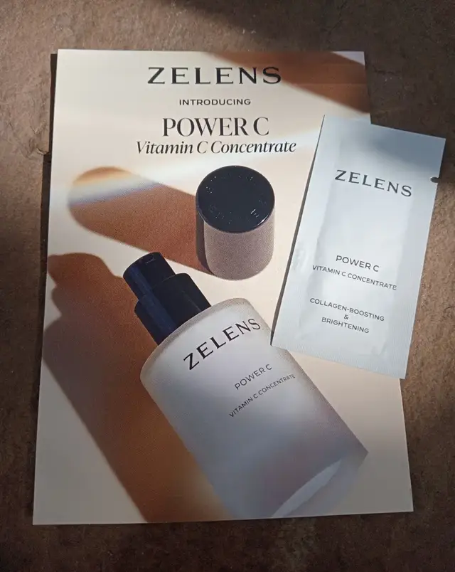 💛 ZELENS 💛 ☀️ POWER C VITAMIN C CONCENTRATE ☀️ Great little sample to try  ✨ Boosts Collagen production and promotes skin elasticity  ✨ Reduces the appearance of fine lines and wrinkles ✨ Brightens the skin and evens skin tone. Thank you Zelens @zelensskincare  #zelensskincare  #zelens  #zelenspowerc  #sample  #gifted 