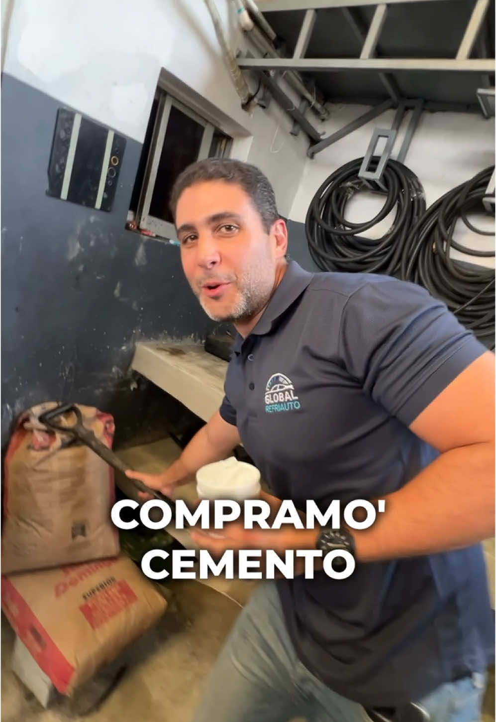 #Inauguración oficial del Bar del Taller🍻🍾🥂🍷🥃 Mandamos a comprar cemento, varillas y arena, para construir lo que creiamos iba a ser una mesa de trabajo, pero terminó siendo un Bar VIP para los muchachos del taller! Lo lamentamos si donde tu trabajas no hay un bar... lamentándolo mucho no todos los negocios pueden tener un Jefe como Musa😉